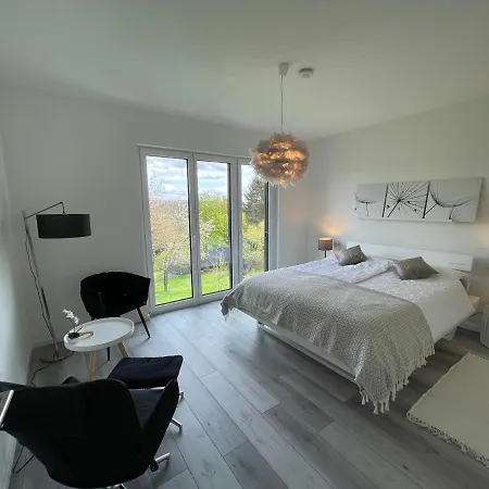 Mit Naturblick In Штутгарт